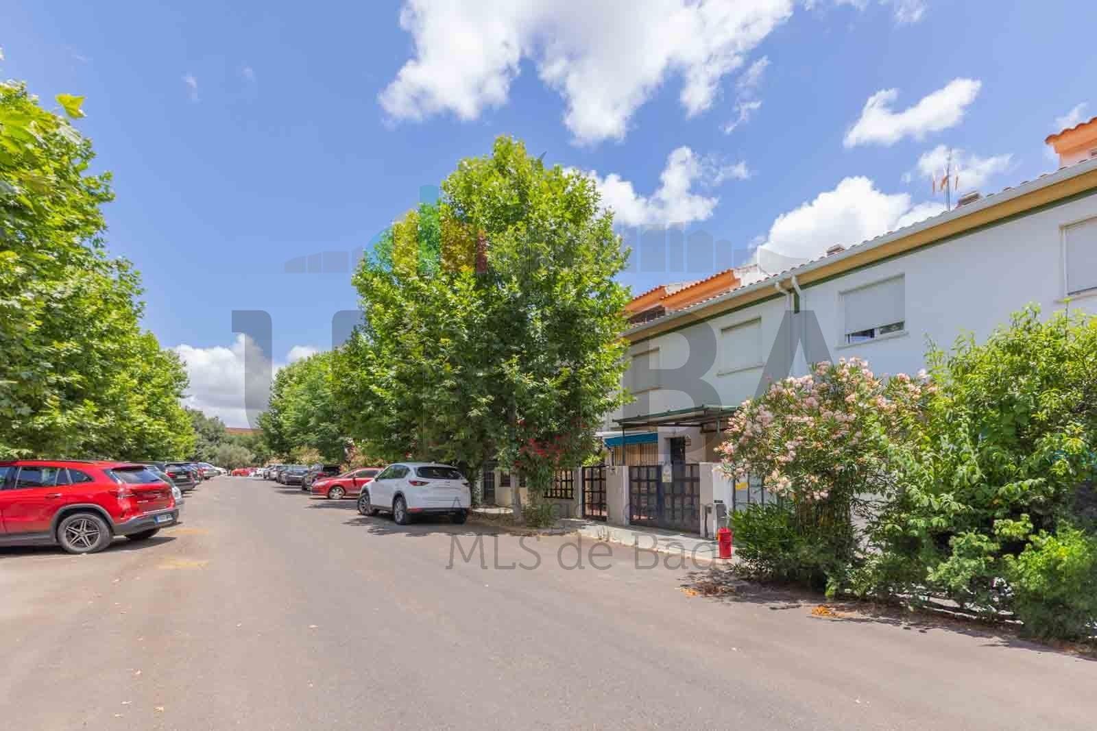 Exterior view of Single-family semi-detached for sale in Badajoz Capital  with Terrace and Balcony