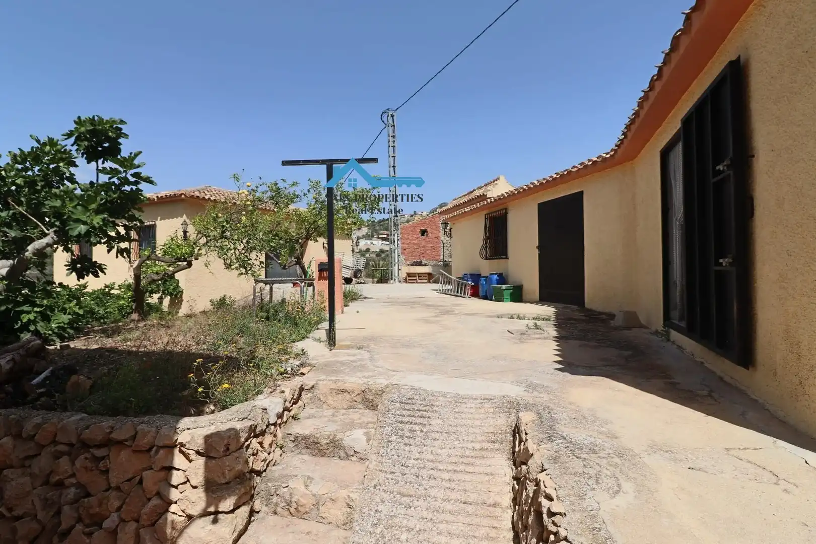 Vista exterior de Finca rústica en venda en Tàrbena amb Jardí privat, Terrassa i Traster
