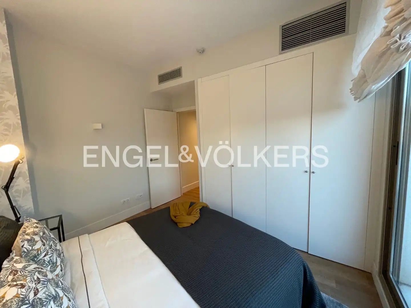 Schlafzimmer von Wohnung zur Miete in Valencia mit Klimaanlage, Heizung und Privatgarten