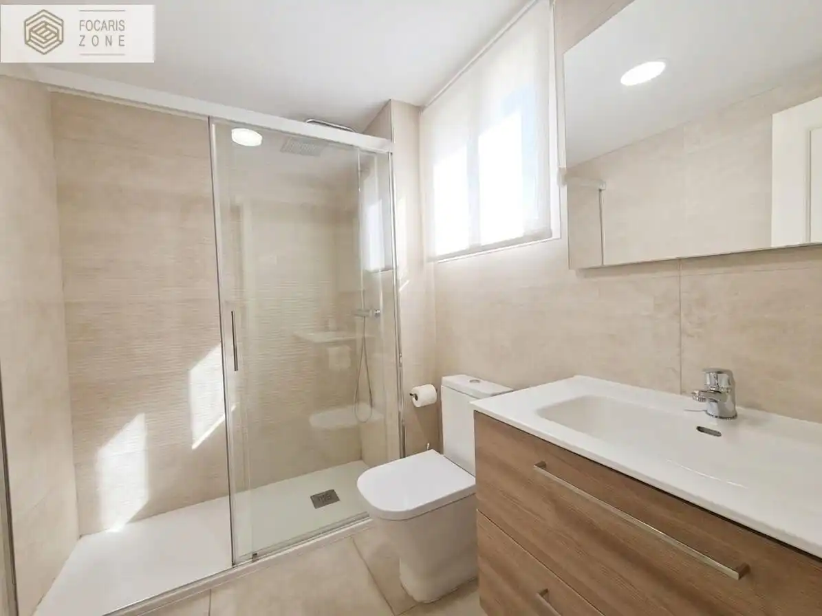 Bathroom of Flat for sale in Málaga  with Air Conditioner, Heating and Private garden