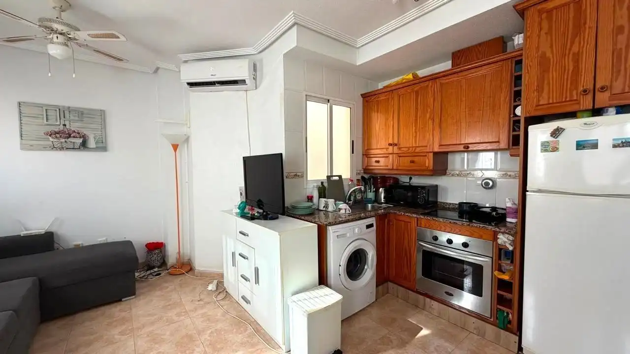 Cocina de Apartamento en venta en Torrevieja con Aire acondicionado y Amueblado