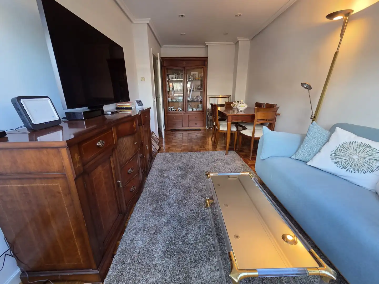 Sala d'estar de Àtic en venda en Oviedo  amb Calefacció, Jardí privat i Parquet