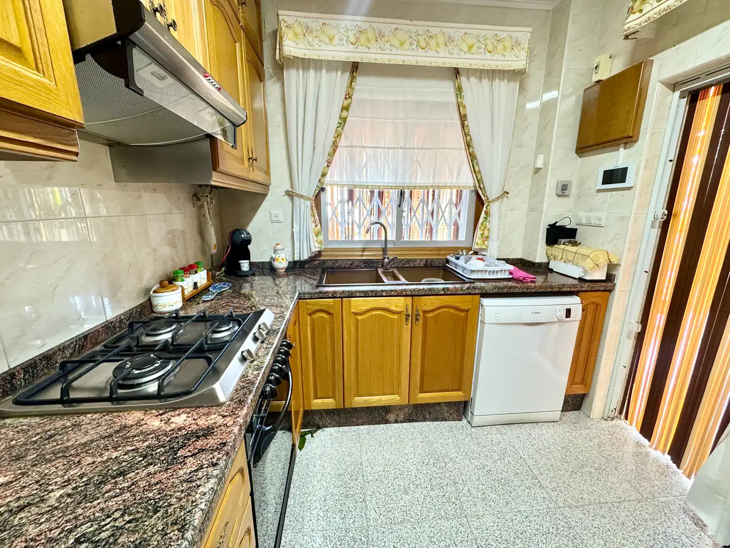 Cocina de Casa o chalet en venta en Moncada con Aire acondicionado, Jardín privado y Terraza