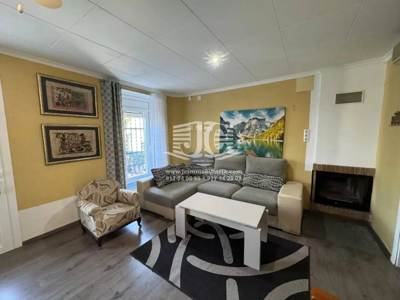 Sala d'estar de Casa o xalet en venda en Tortosa amb Aire condicionat, Jardí privat i Parquet