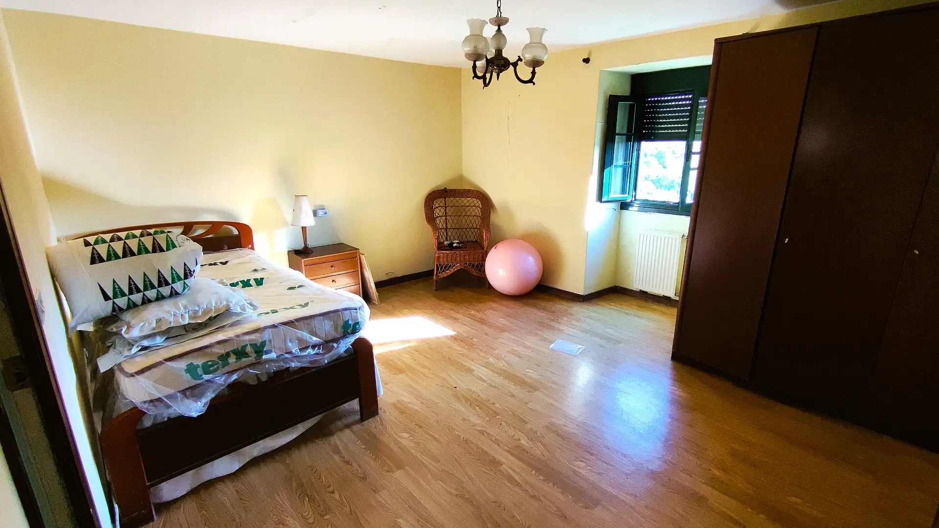 Habitación de Casa adosada en venta en Gondomar con Calefacción, Jardín privado y Parquet