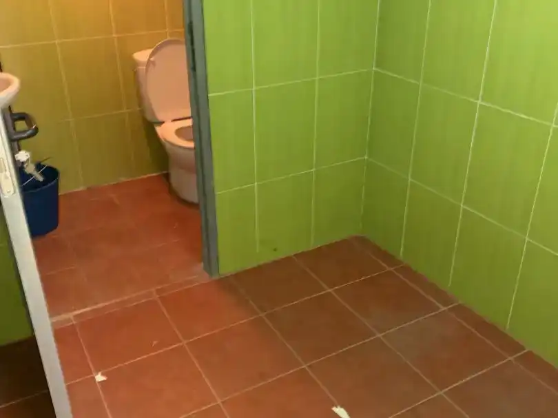 Badezimmer von Fabrikhallen zur Miete in Bueu