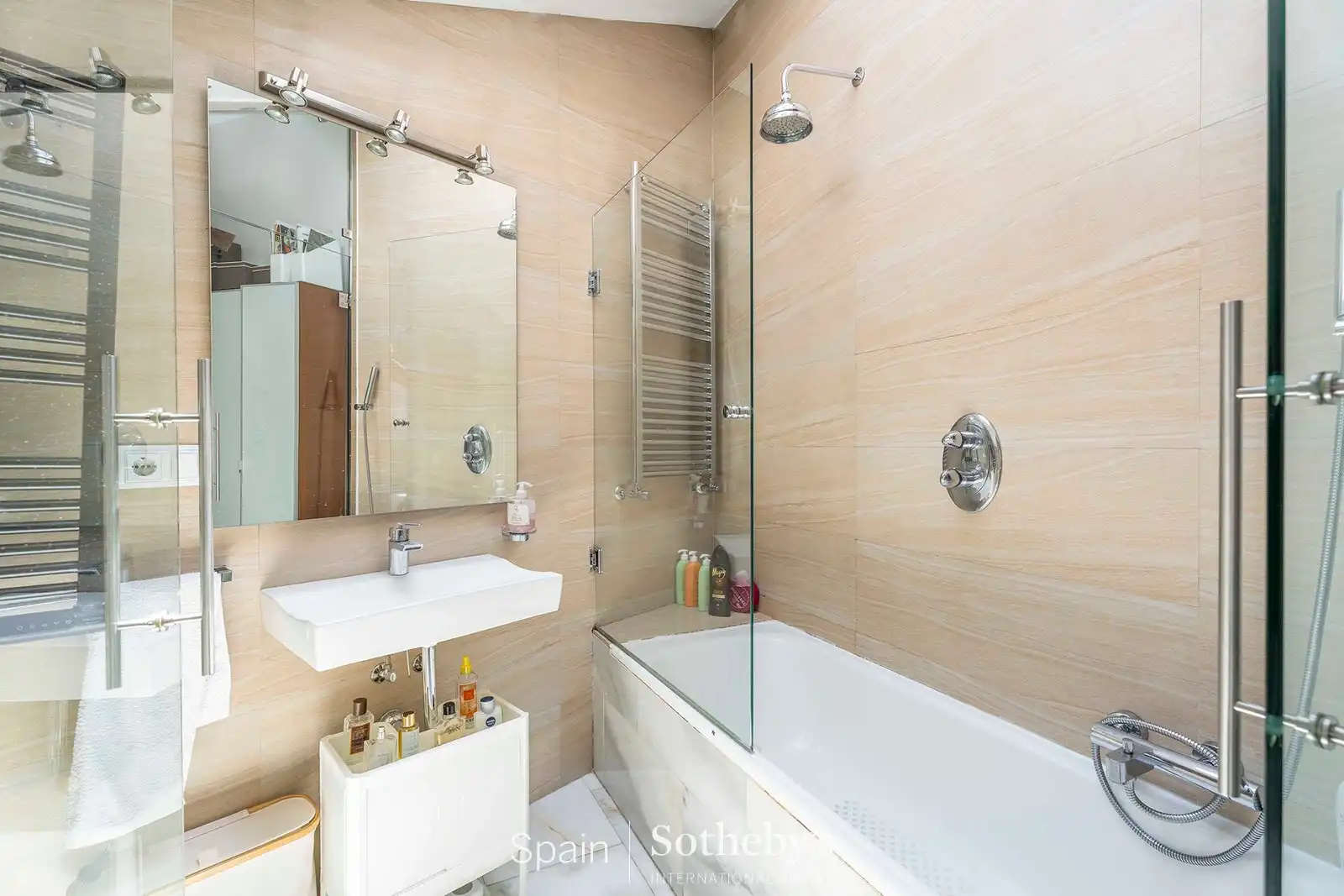 Baño de Ático de alquiler en Madrid con Aire acondicionado, Calefacción y Terraza