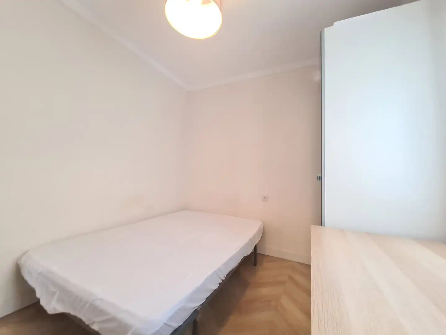 Bedroom of Flat for sale in Sevilla  with Air Conditioner, Storage room and Balcony