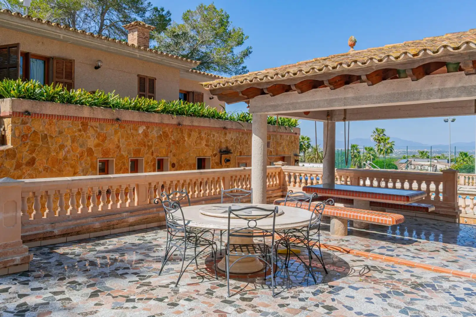 Terrasse von Country house zum Verkauf in  Palma de Mallorca mit Klimaanlage, Privatgarten und Terrasse