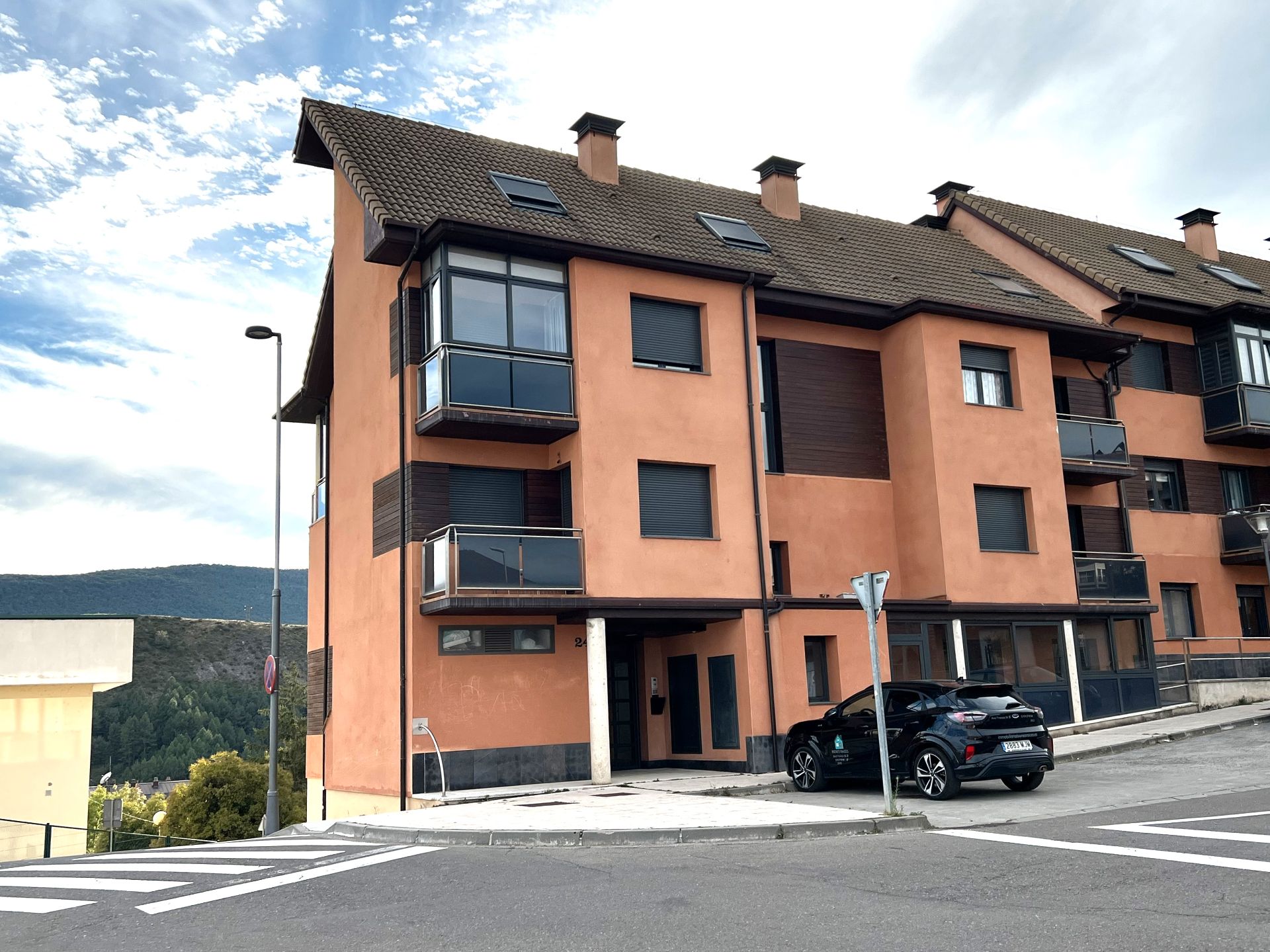 Vista exterior de Piso en venta en Sabiñánigo