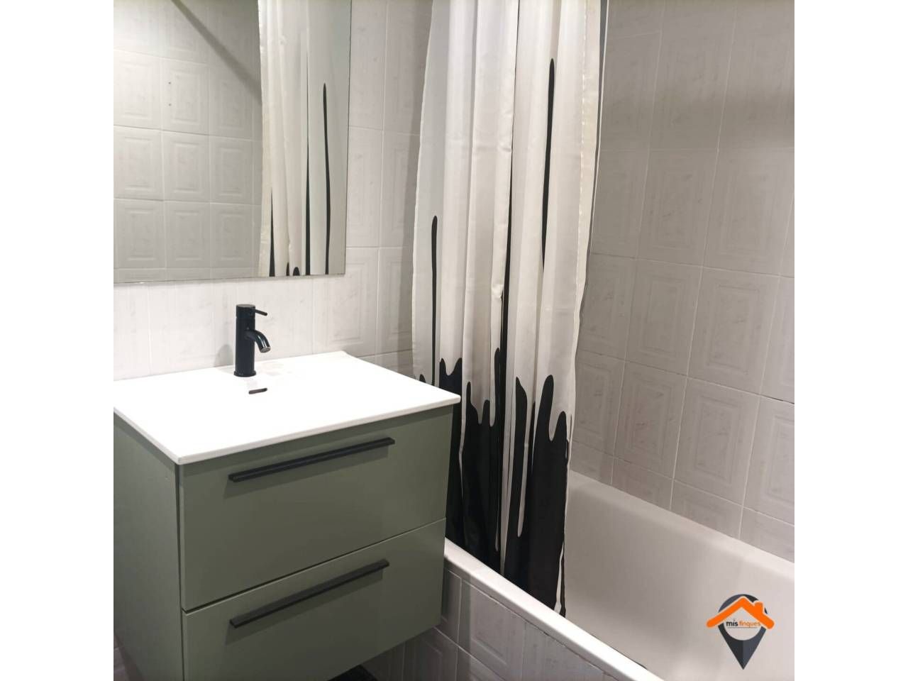 Bany de Pis en venda en Barberà del Vallès amb Balcó