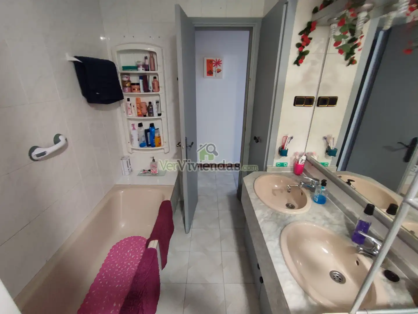 Baño de Casa o chalet en venta en Torrelles de Llobregat con Aire acondicionado, Calefacción y Jardín privado
