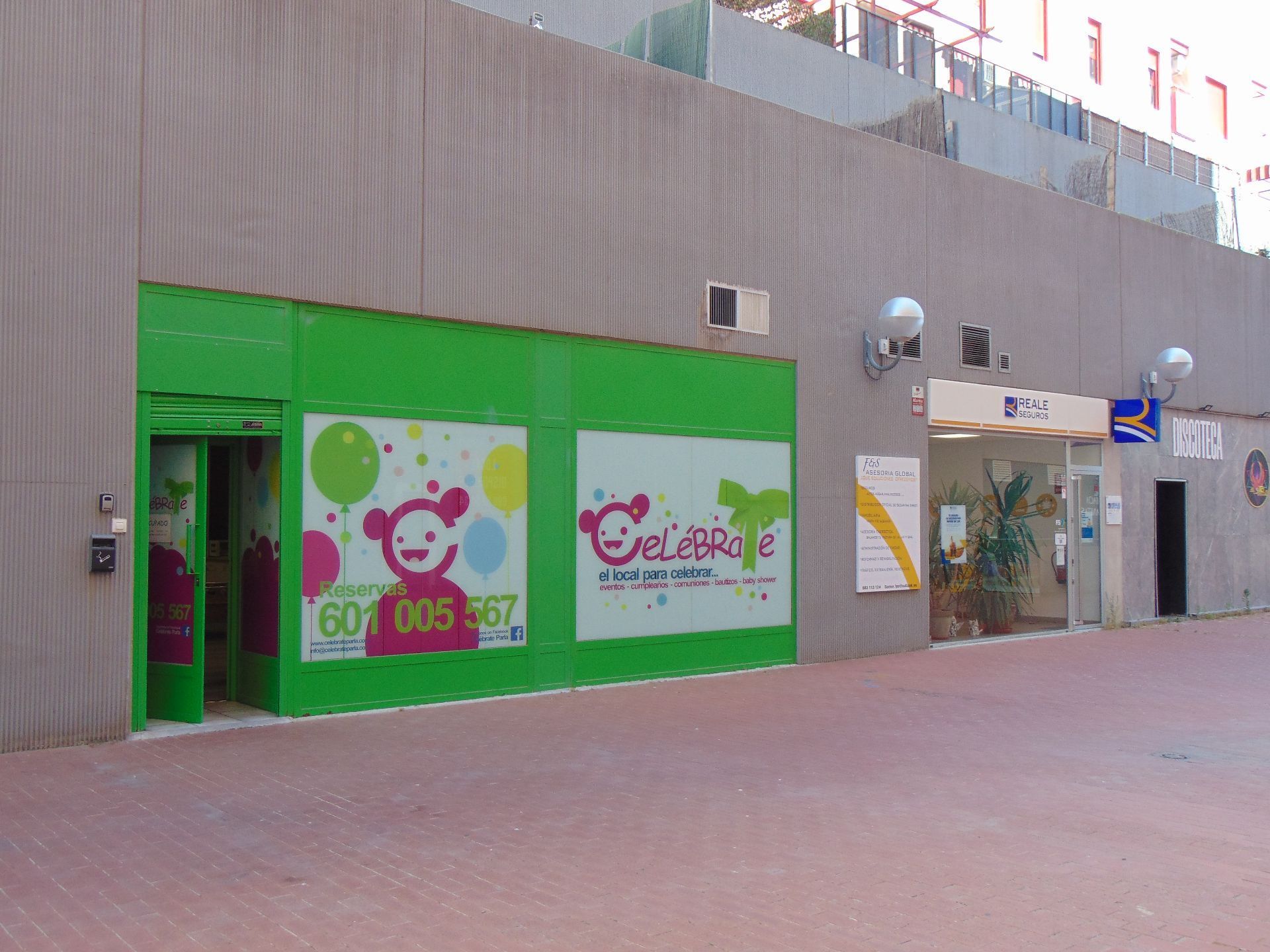 Premises for sale in Parla  with Air Conditioner
