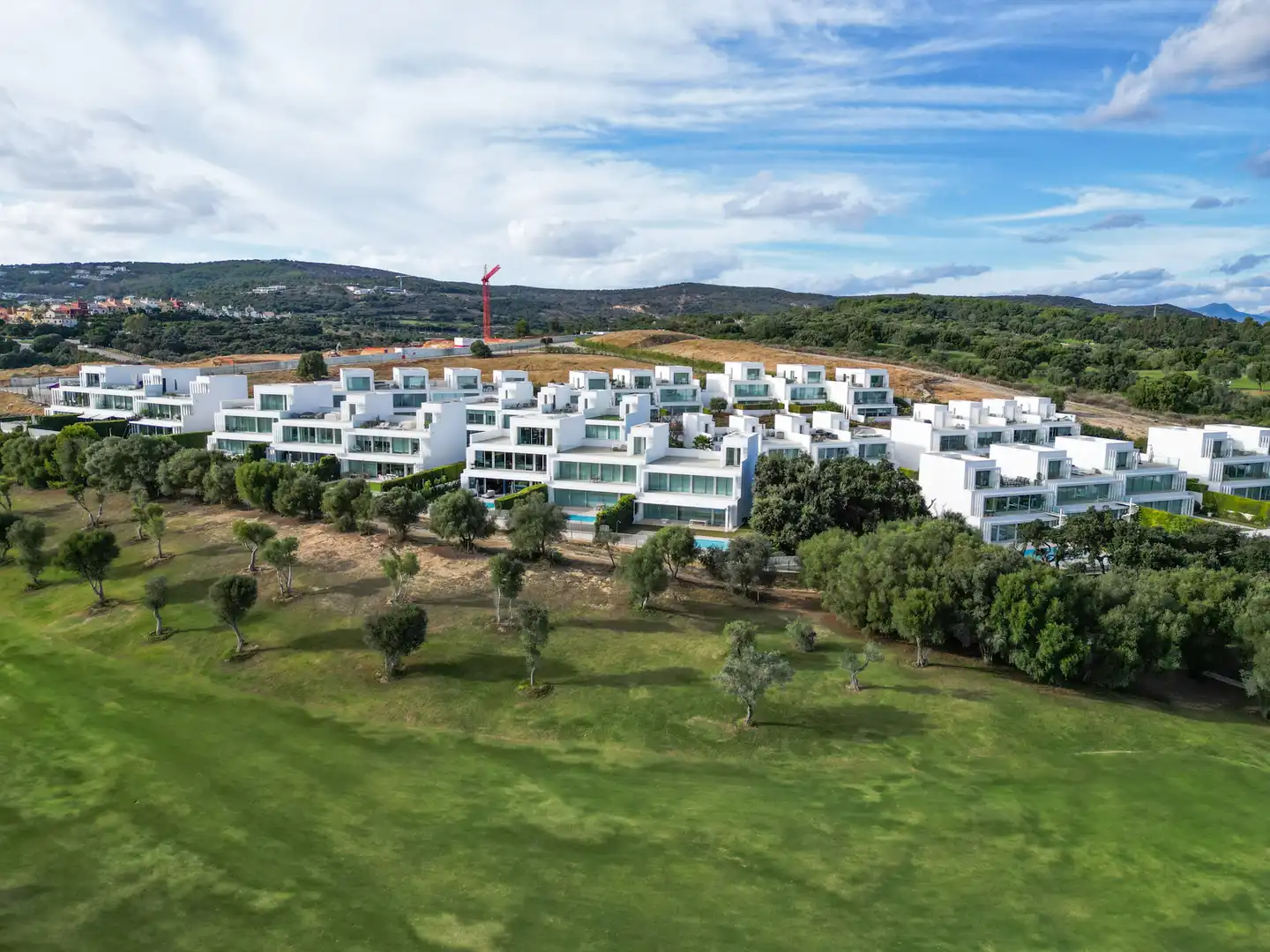 Vista exterior de Casa adosada en venda en Sotogrande amb Aire condicionat, Calefacció i Jardí privat