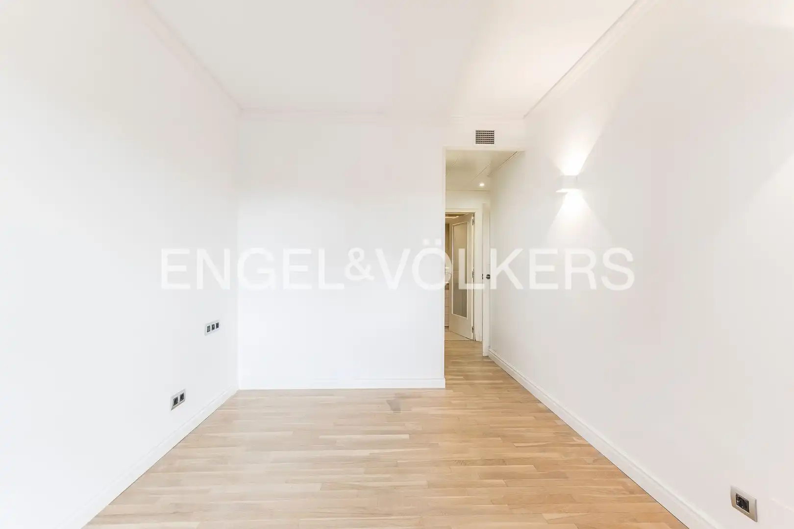 Flat with terrace to rent in Les Corts, imagen 3