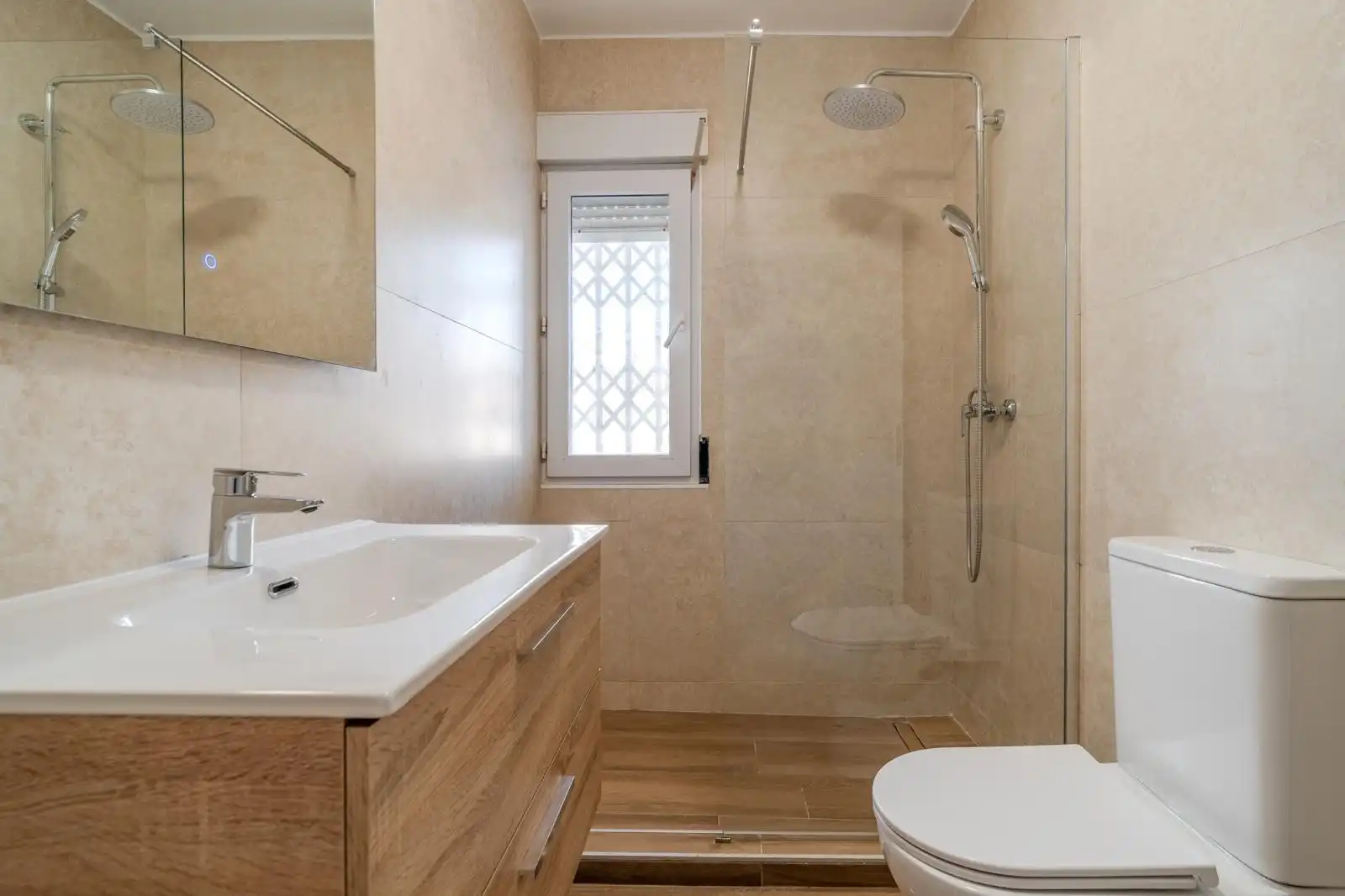 Bany de Apartament de lloguer en Pilar de la Horadada amb Terrassa, Moblat i Forn