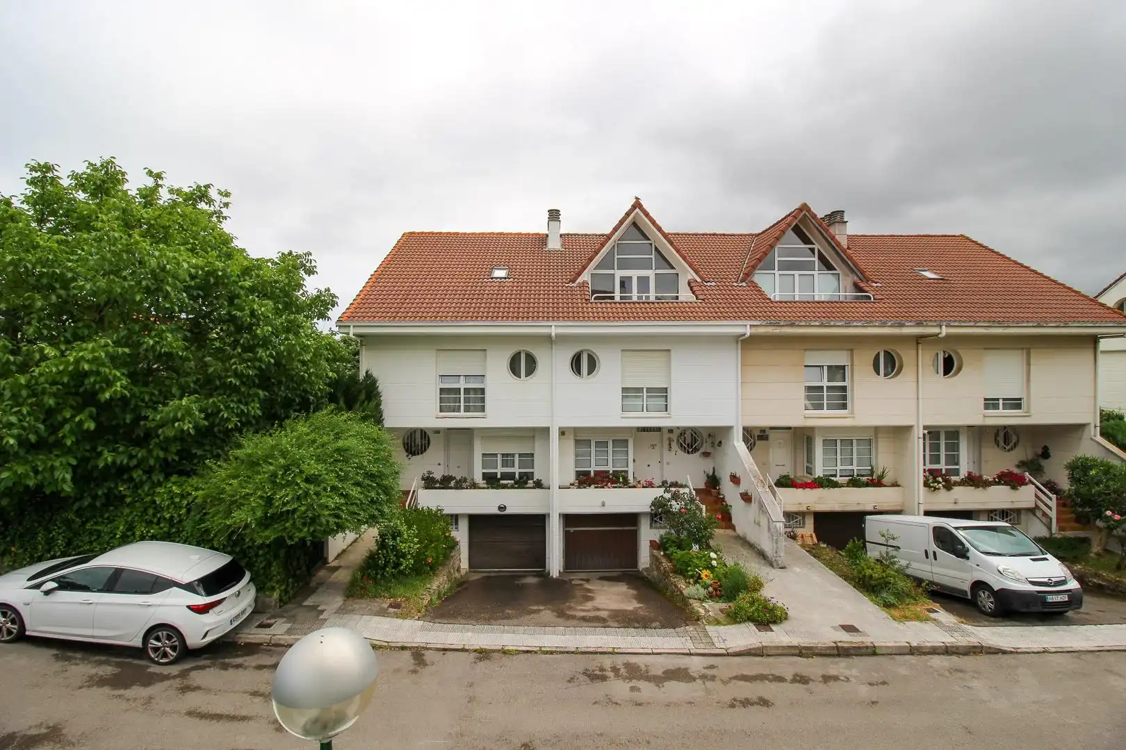 Vista exterior de Casa adosada en venda en Piélagos amb Calefacció, Jardí privat i Parquet