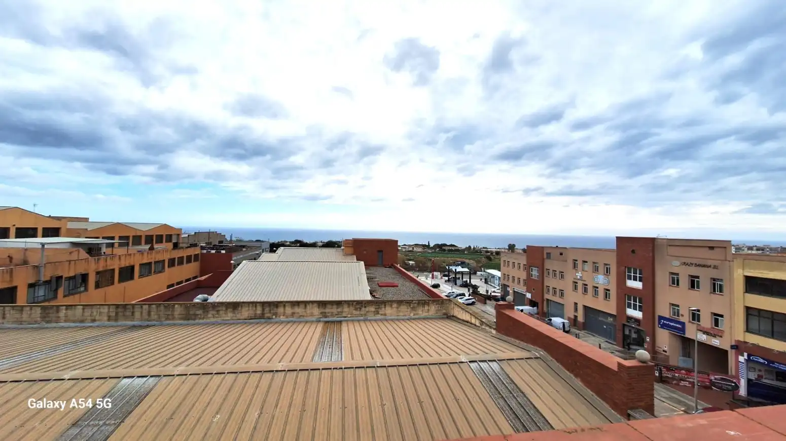 Außenansicht von Fabrikhallen zur Miete in Mataró