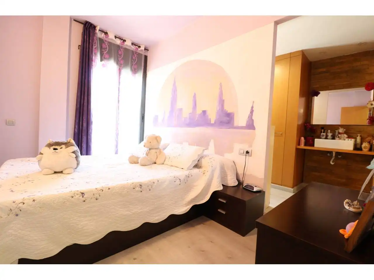 Schlafzimmer von Dachboden zum Verkauf in Montcada i Reixac mit Klimaanlage, Heizung und Parkett