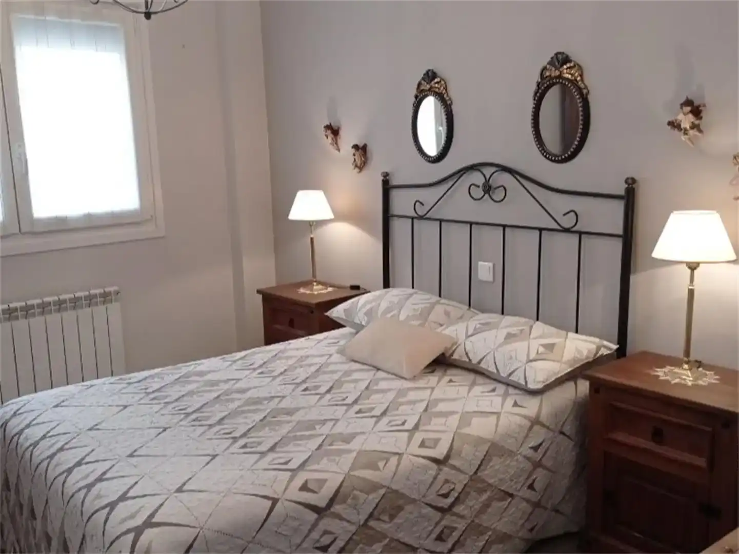 Habitación de Casa adosada en venta en Mecerreyes con Trastero, Amueblado y Horno