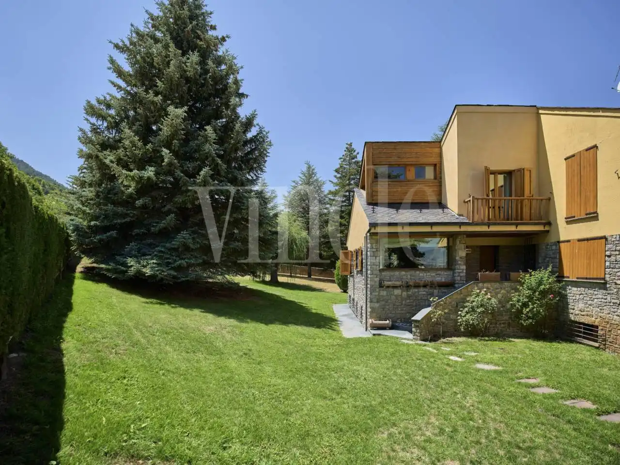 Garden of Houses for sale in Alp  with Heating and Parquet flooring