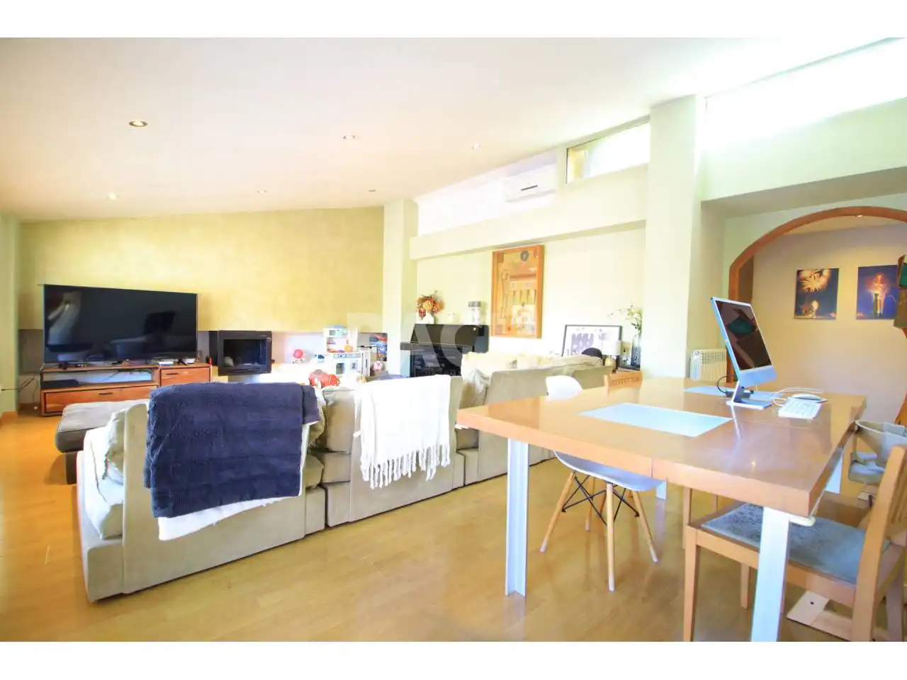 Sala de estar de Ático en venta en Vic con Aire acondicionado, Calefacción y Parquet
