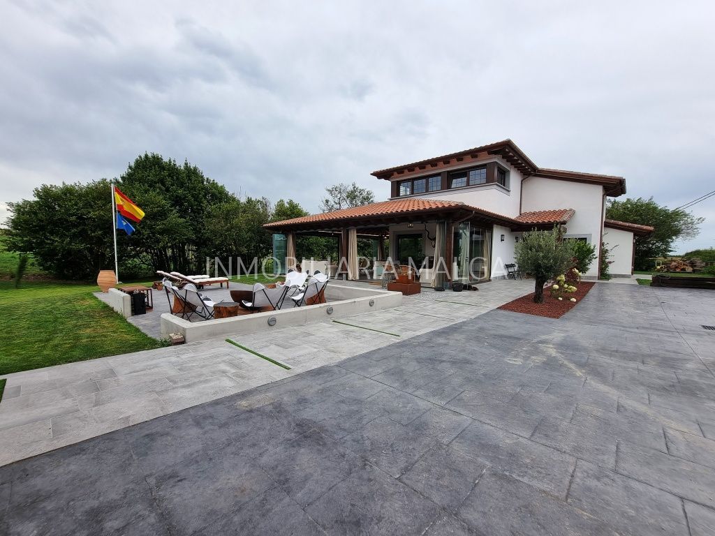 Vista exterior de Casa o chalet en venta en Colunga con Calefacción, Jardín privado y Parquet