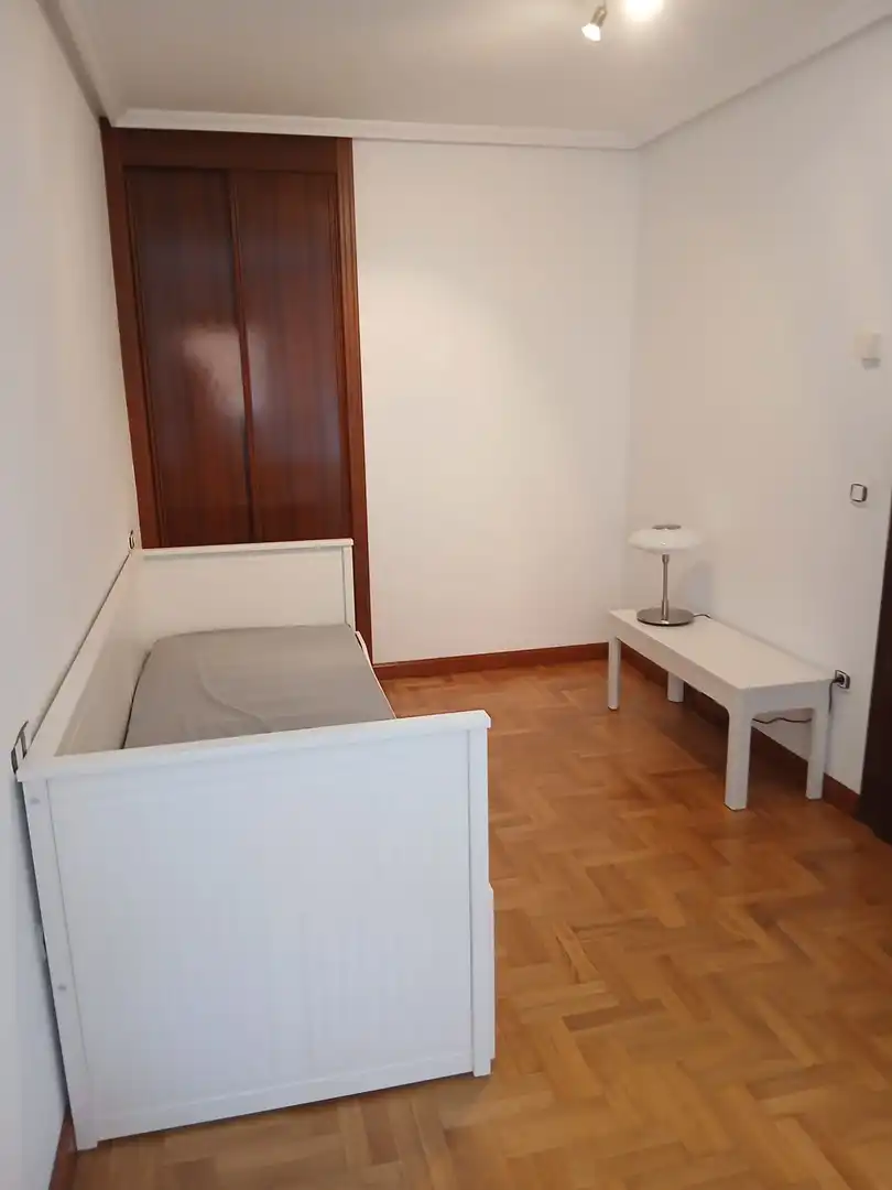 Schlafzimmer von Wohnung zur Miete in Gijón  mit Heizung und Parkett