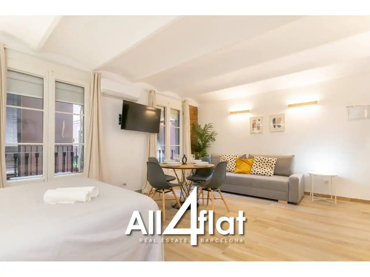 Exterior view of Flat for sale in Barcelona  with Air Conditioner, Furnished and Balcony