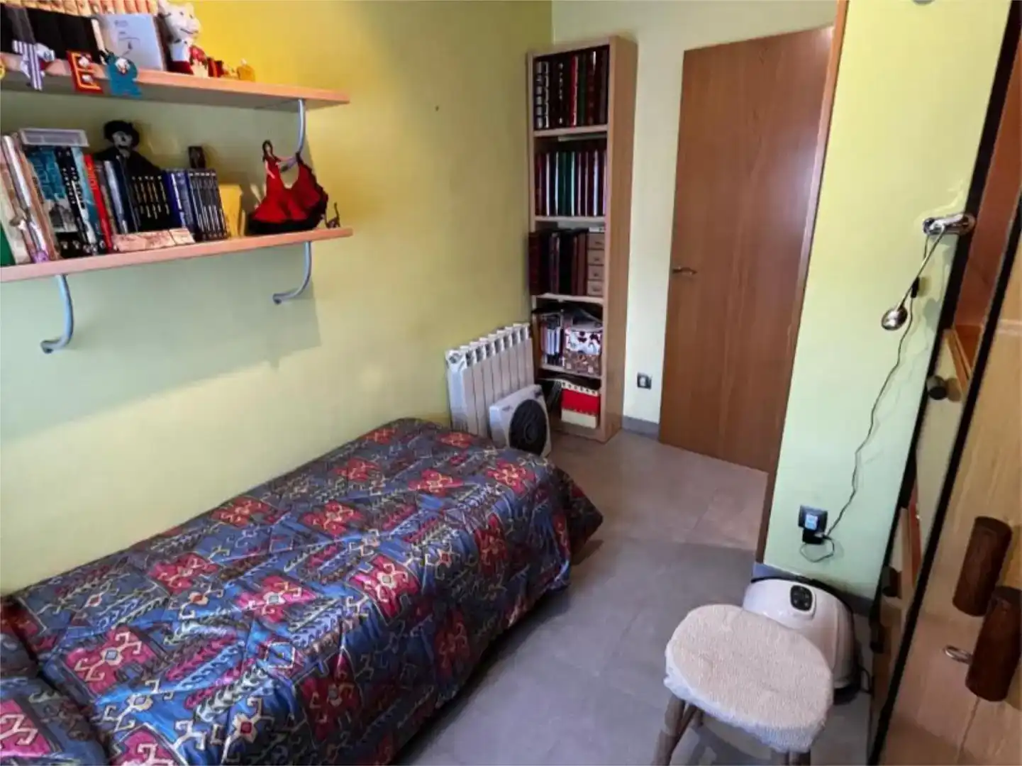 Dormitori de Casa adosada en venda en Flix amb Traster i Moblat