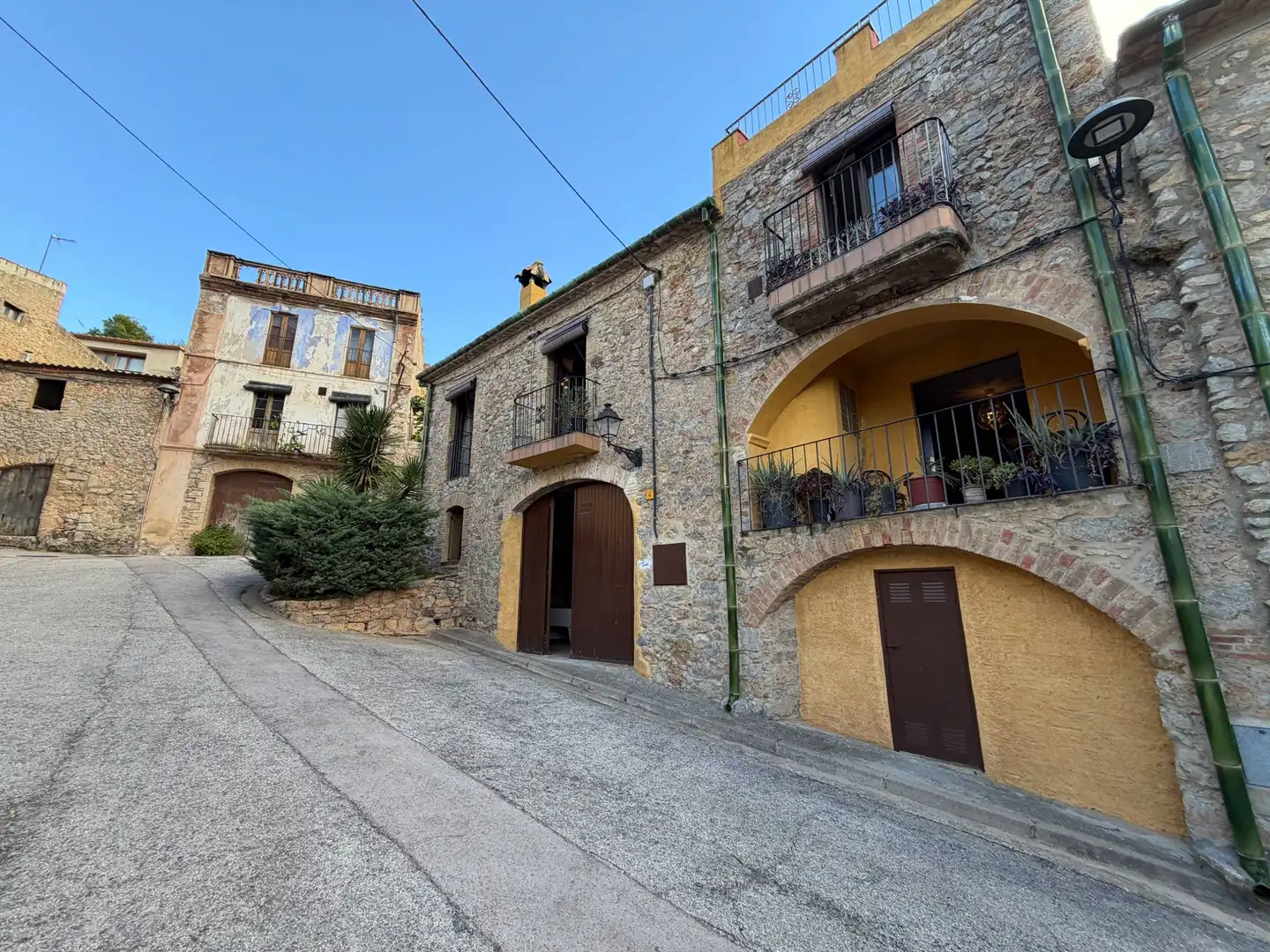 Exterior view of Houses for sale in Biure, Girona
