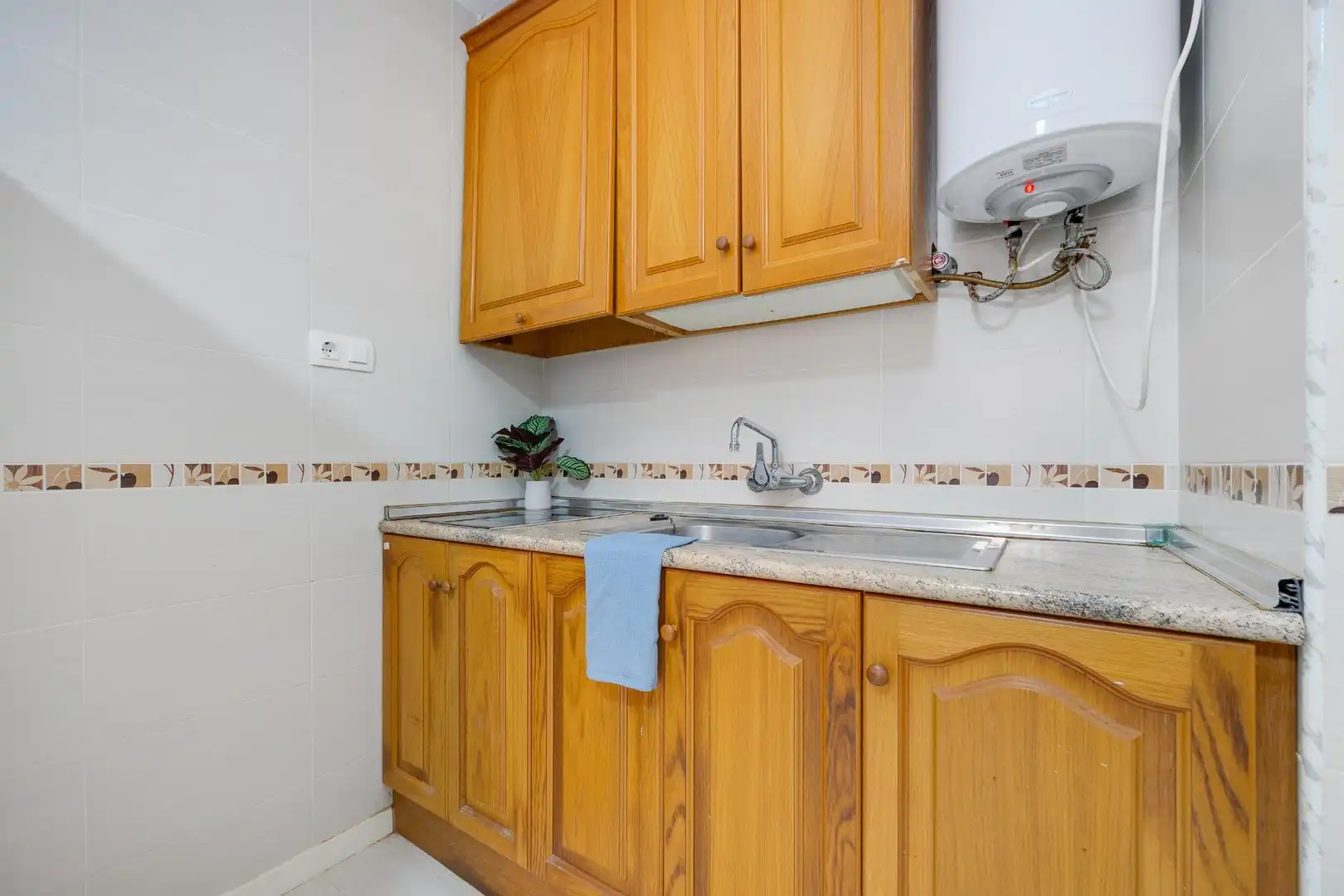 Cuina de Apartament en venda en Torrevieja amb Aire condicionat, Terrassa i Moblat