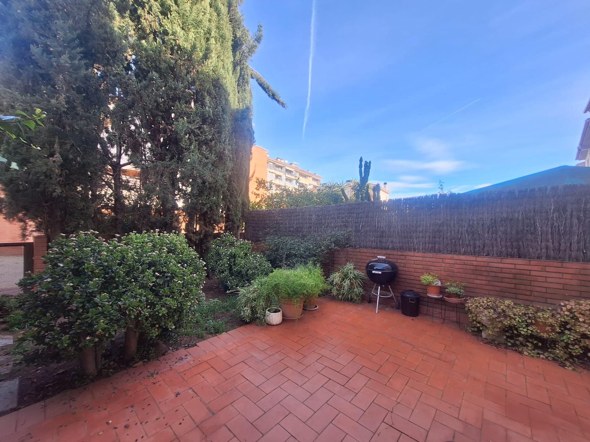 Jardí de Casa adosada en venda en Sabadell amb Aire condicionat, Jardí privat i Terrassa