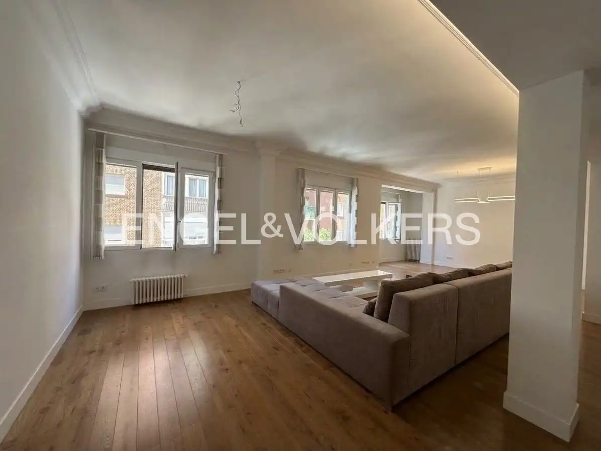 Exterior view of Flat for rent in Madrid  with Air Conditioner, Heating and Parquet flooring