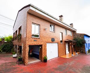 Exterior view of House or chalet for sale in Gijón   with Heating, Private garden and Parquet flooring