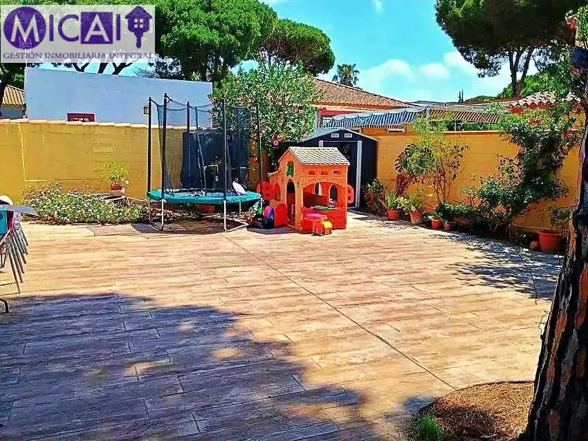 Terrassa de Casa o xalet en venda en Chiclana de la Frontera amb Aire condicionat, Jardí privat i Traster