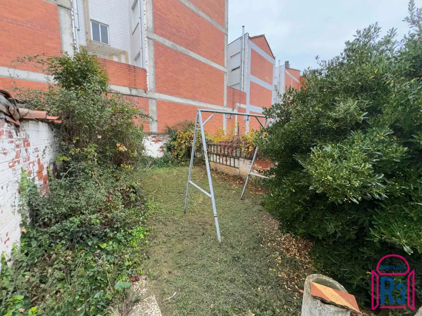 Jardí de Casa o xalet en venda en León Capital  amb Calefacció i Jardí privat