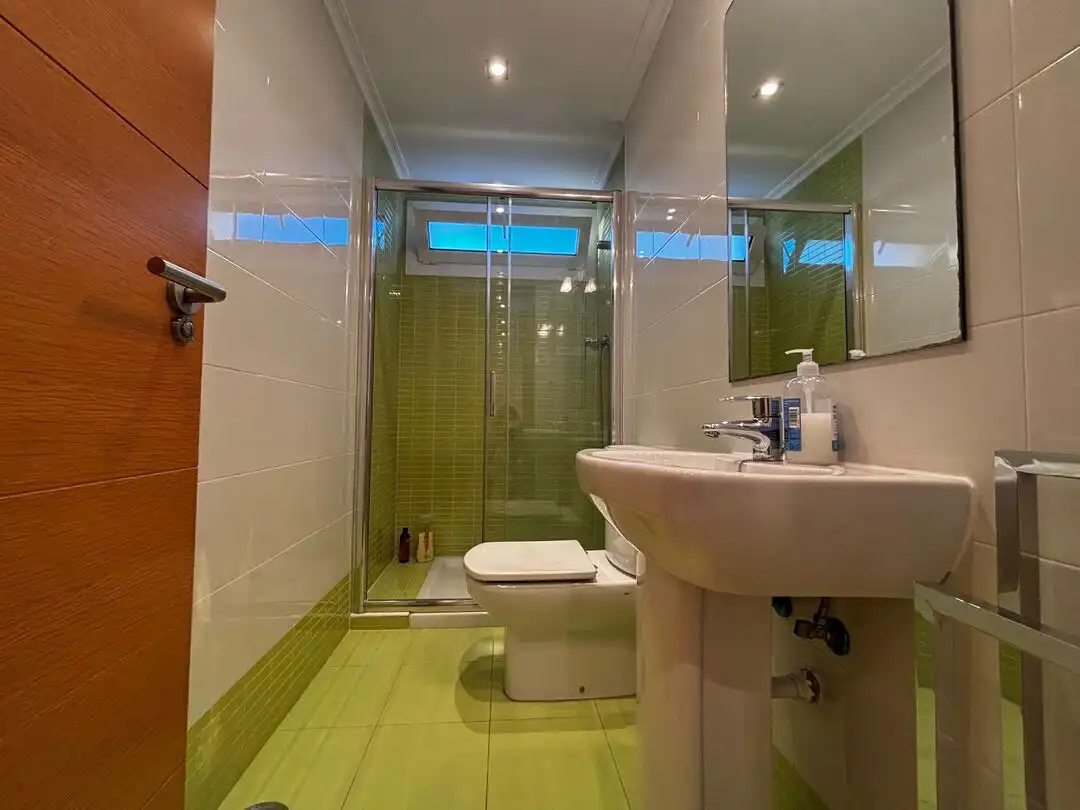 Baño de Piso de alquiler en Santander con Trastero, Amueblado y Balcón