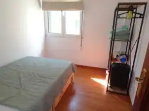 Schlafzimmer von Wohnung zur Miete in Gijón  mit Heizung, Parkett und Möbliert