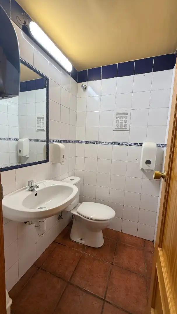 Baño de Local en venta en Albacete con Aire acondicionado, Calefacción y Amueblado