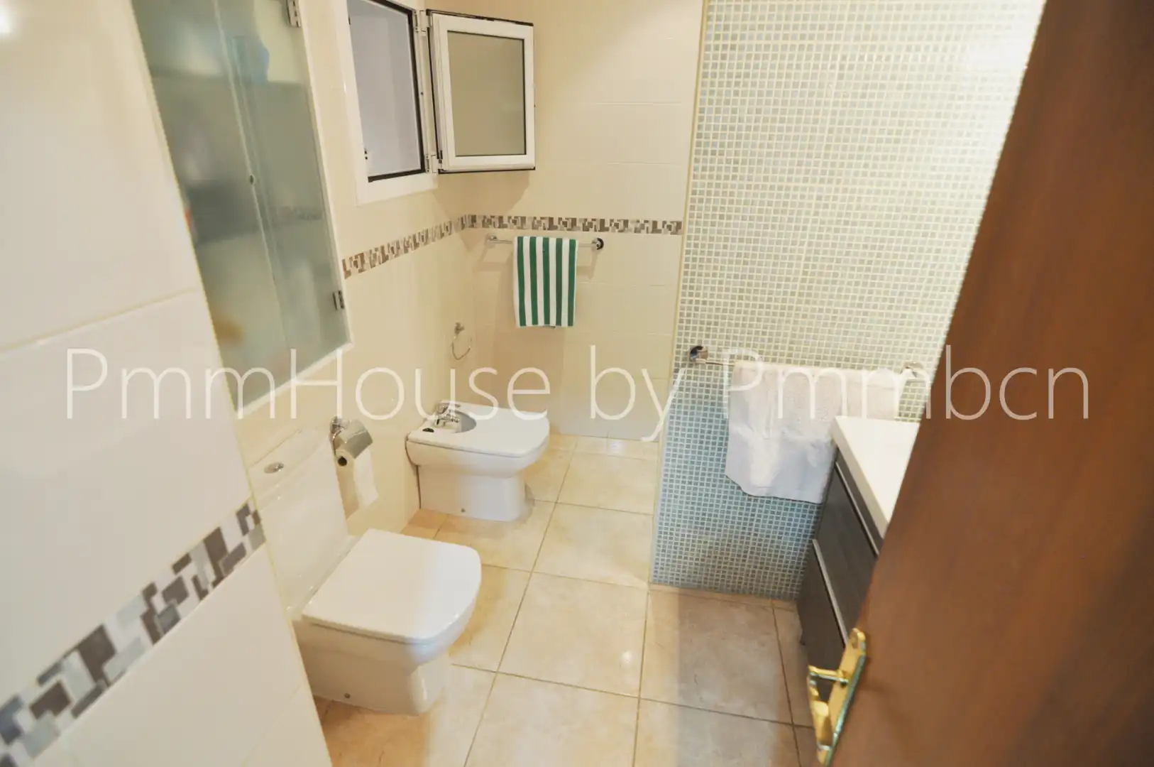 Badezimmer von Gebäude zum Verkauf in Gavà