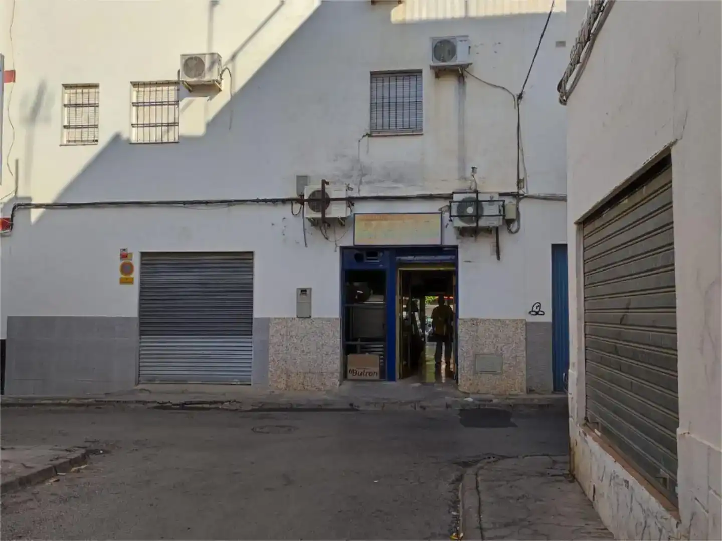 Local de lloguer en Este - Alcosa- Torreblanca