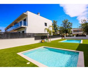 Swimming pool of House or chalet for sale in Cambrils  with Air Conditioner, Heating and Private garden