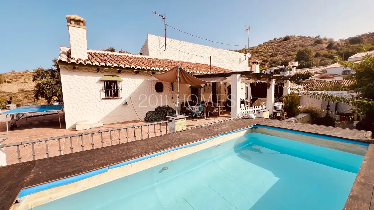 Vista exterior de Finca rústica en venda en Almogía amb Jardí privat, Terrassa i Piscina