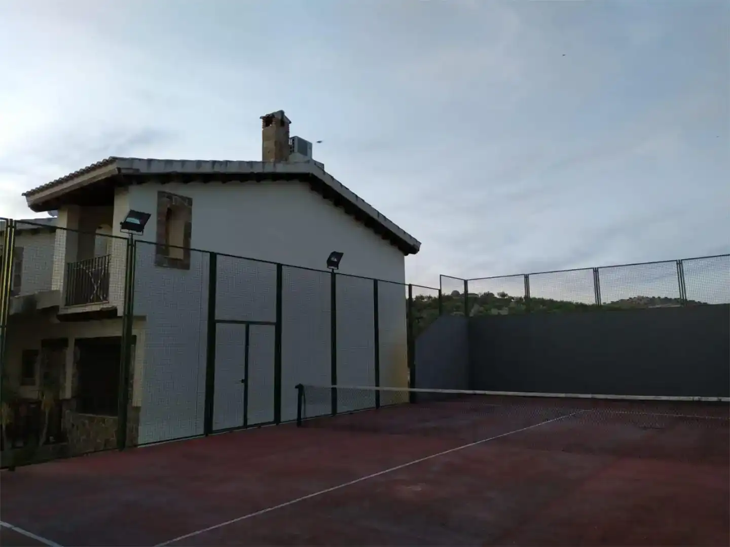 Vista exterior de Casa adosada en venda en Luque amb Aire condicionat, Jardí privat i Traster
