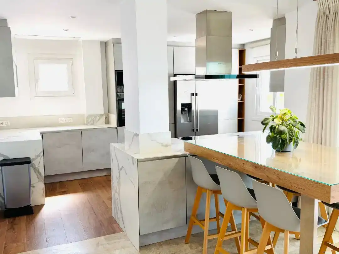 Cocina de Dúplex en venta en Marbella con Aire acondicionado, Terraza y Piscina