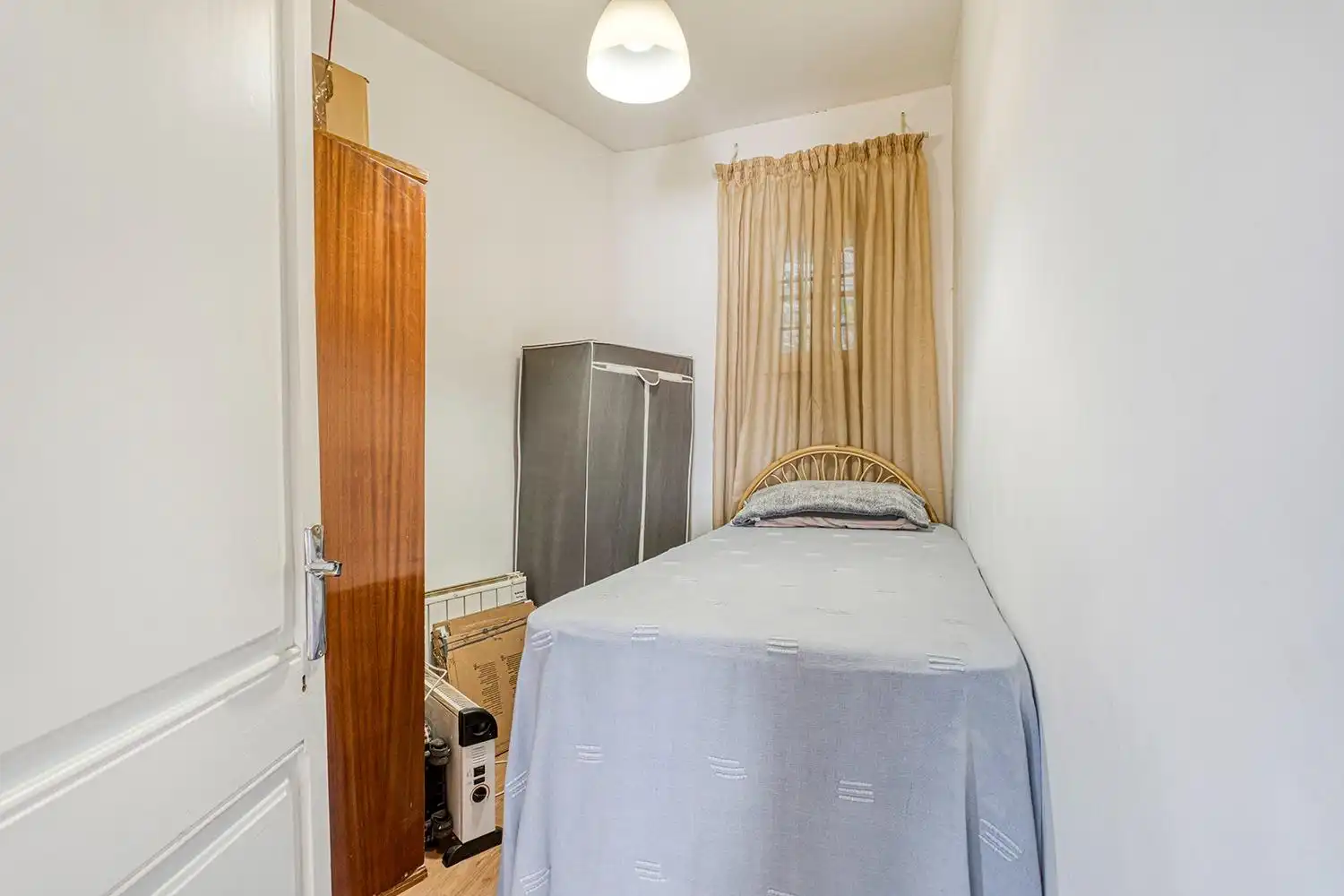 Habitación de Casa adosada en venta en Montmaneu con Trastero, Amueblado y Balcón