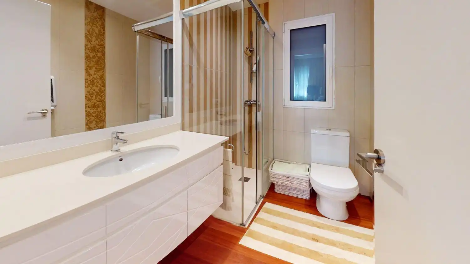 Badezimmer von Wohnung zum Verkauf in Alicante / Alacant mit Klimaanlage, Heizung und Balkon