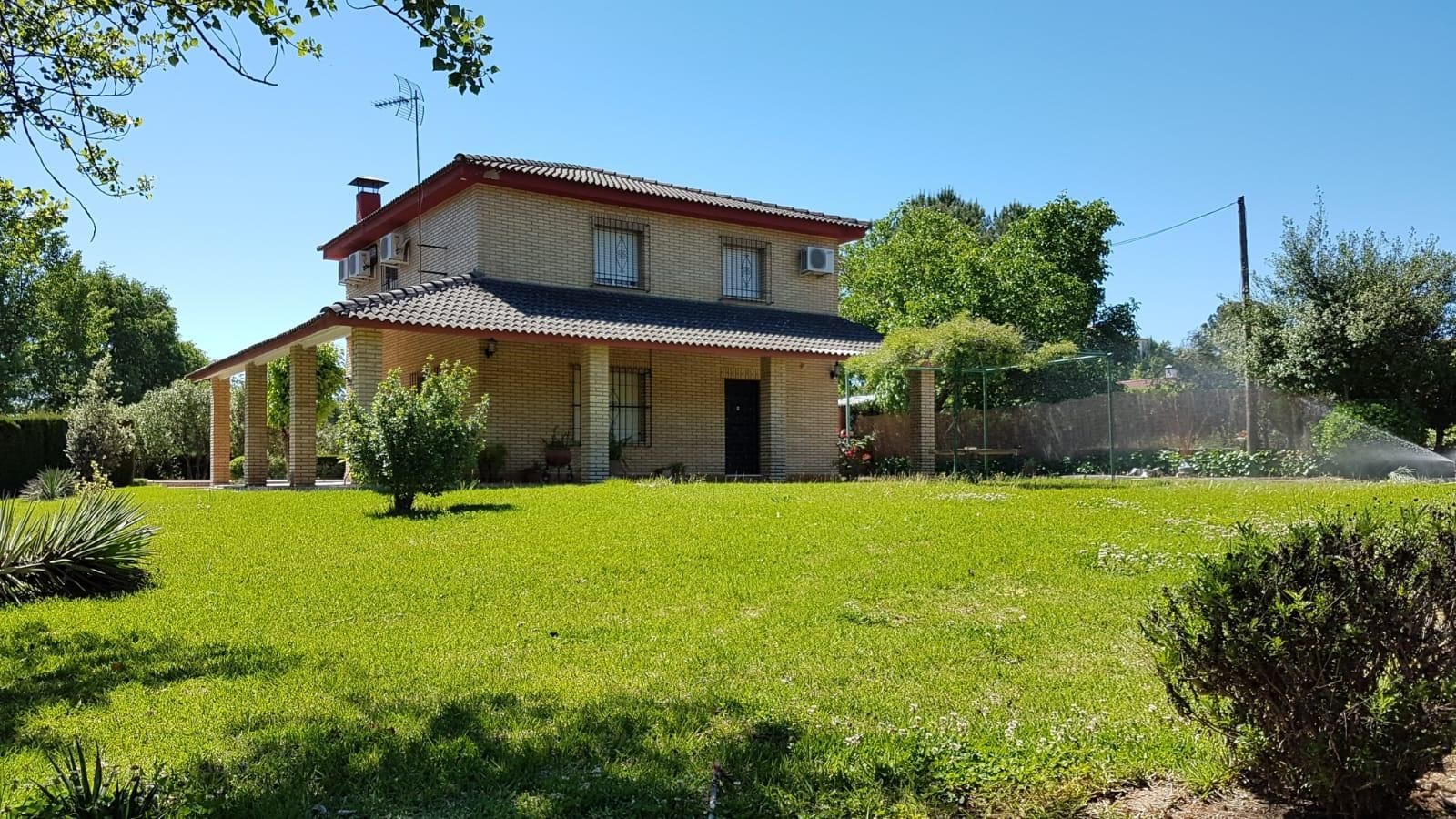 Vista exterior de Casa o xalet en venda en  Córdoba Capital amb Aire condicionat, Calefacció i Jardí privat