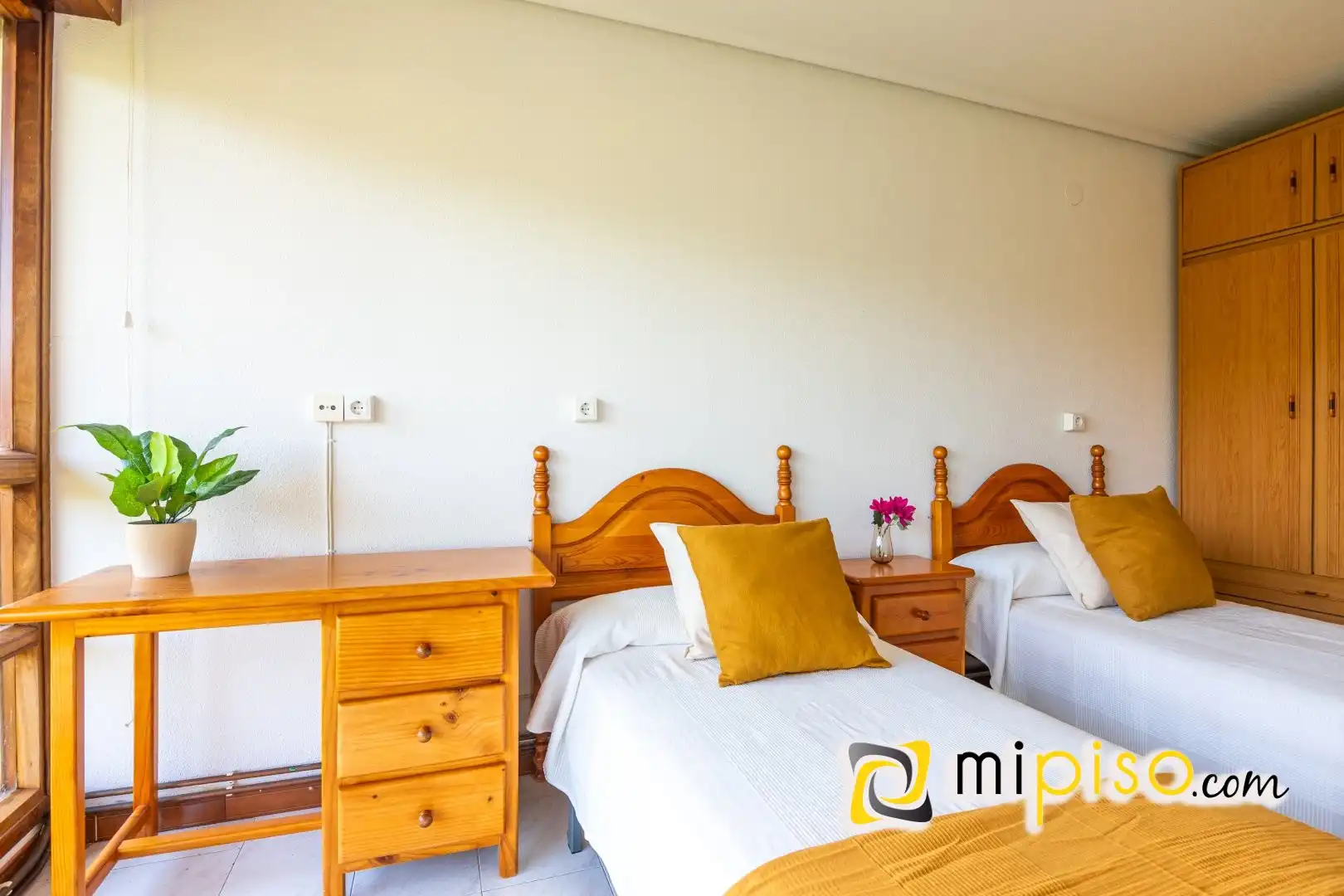 Habitación de Piso en venta en Arnuero con Calefacción, Terraza y Amueblado